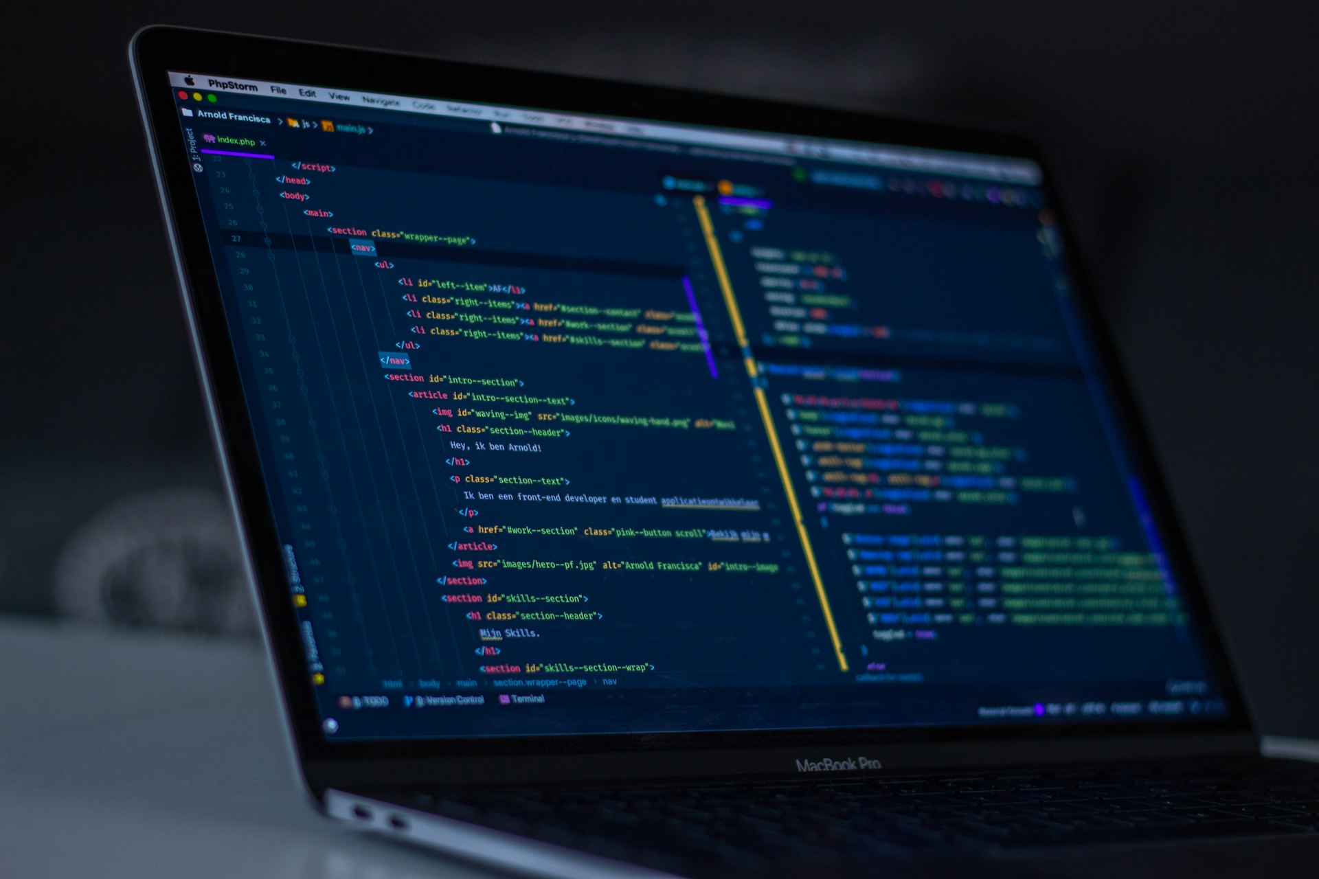 Desarrollo de software — código en un entorno de trabajo profesional